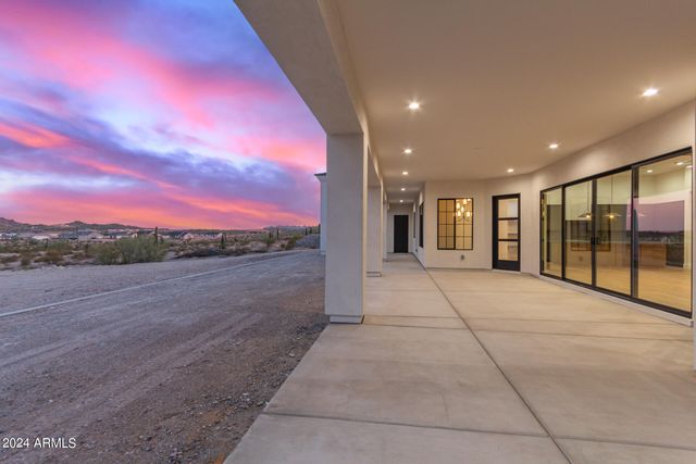 1319 W MAGMA Road, San Tan Valley, AZ 85144
