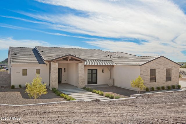 1319 W MAGMA Road, San Tan Valley, AZ 85144