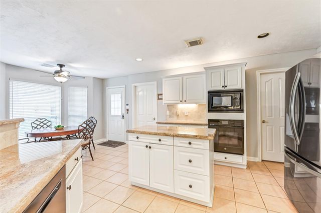 1405 Briar Crest Court, Pearland, TX 77581