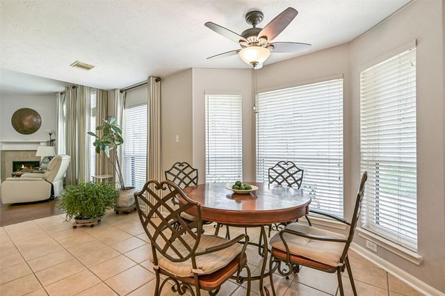 1405 Briar Crest Court, Pearland, TX 77581