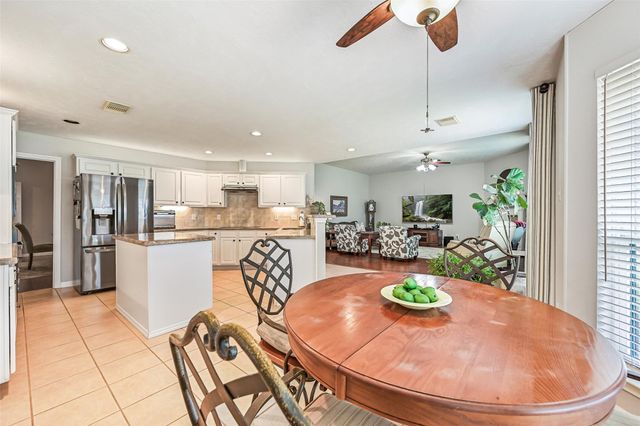 1405 Briar Crest Court, Pearland, TX 77581