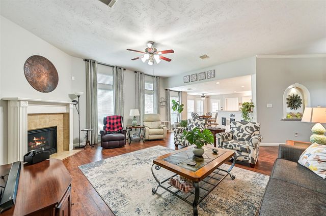 1405 Briar Crest Court, Pearland, TX 77581