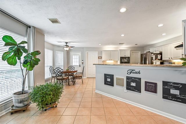 1405 Briar Crest Court, Pearland, TX 77581