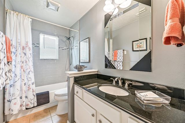 1405 Briar Crest Court, Pearland, TX 77581