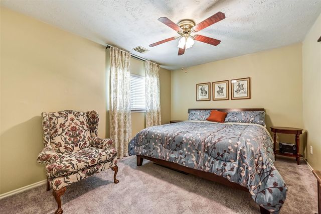 1405 Briar Crest Court, Pearland, TX 77581