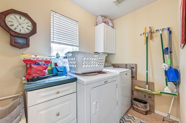 1405 Briar Crest Court, Pearland, TX 77581