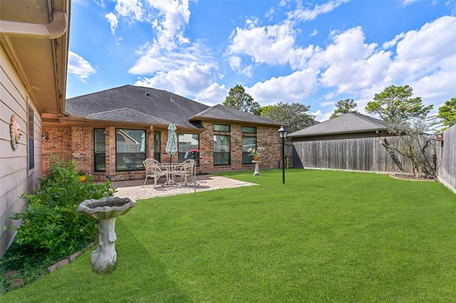 1405 Briar Crest Court, Pearland, TX 77581