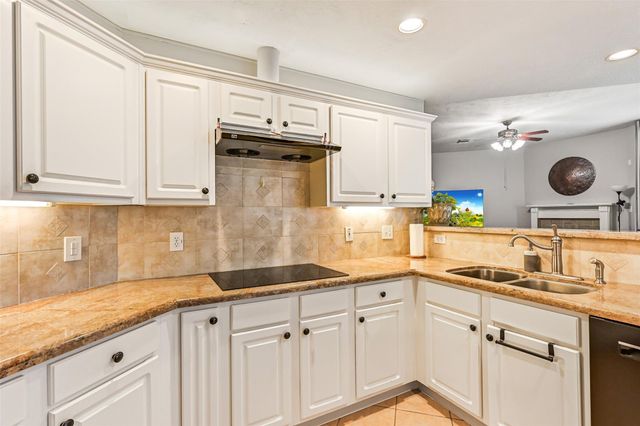 1405 Briar Crest Court, Pearland, TX 77581