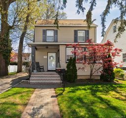 119 Nassau Avenue, Malverne, NY 11565