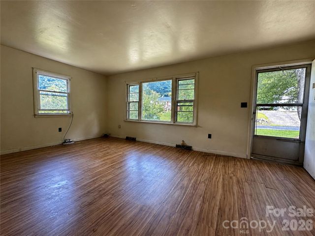 440 US 19e Highway, Spruce Pine, NC 28777