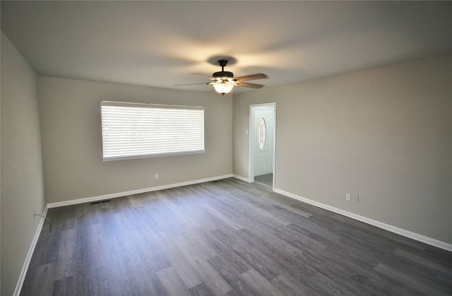 111 S 1st Street, Midlothian, TX 76065