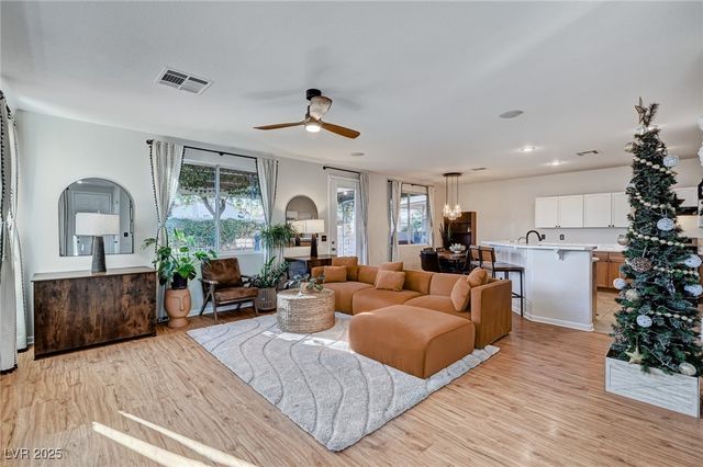 9217 Tulip Trestle Avenue, Las Vegas, NV 89148