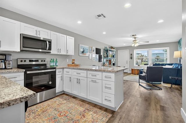 1107 S 11th St B9, Port Aransas, TX 78373