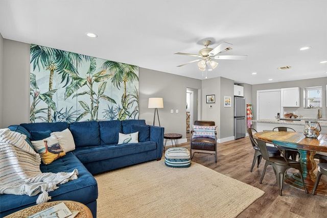 1107 S 11th St B9, Port Aransas, TX 78373