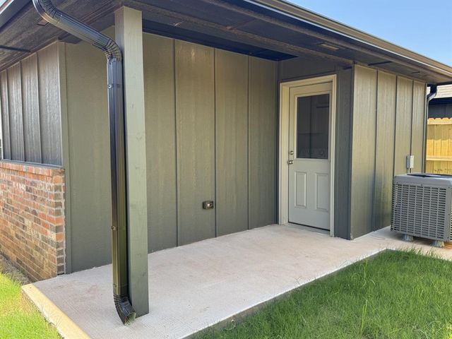 10621 SW 17th Terrace, Yukon, OK 73099