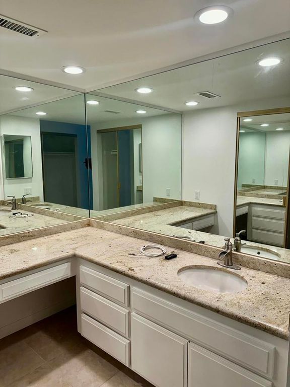 Image 14 of property listing at 1150 E Palm Canyon Drive 60, Palm Springs, CA 92264