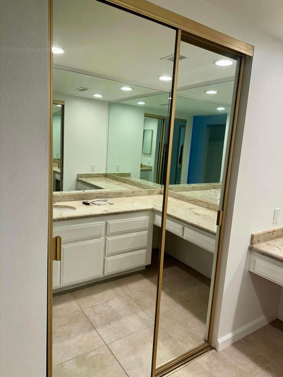 Image 15 of property listing at 1150 E Palm Canyon Drive 60, Palm Springs, CA 92264