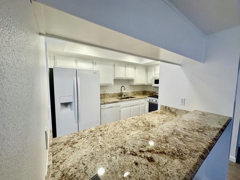 Image 5 of property listing at 1150 E Palm Canyon Drive 60, Palm Springs, CA 92264