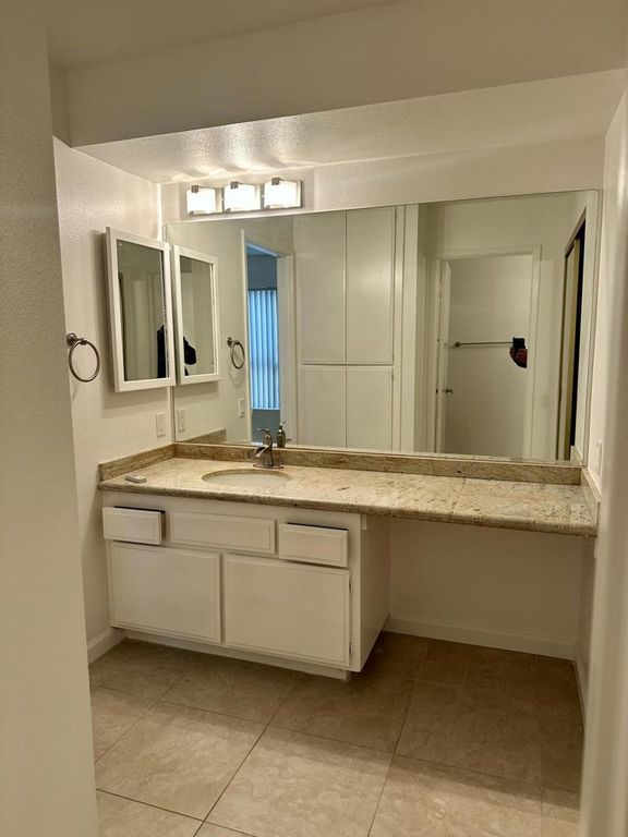 Image 9 of property listing at 1150 E Palm Canyon Drive 60, Palm Springs, CA 92264