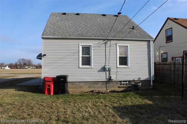 17980 Wexford Street, Roseville, MI 48066