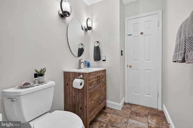 11124 CHAPEL RD, Fairfax Station, VA 22039