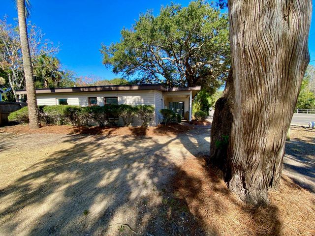 1095 Anastasia Blvd, St Augustine, FL 32080