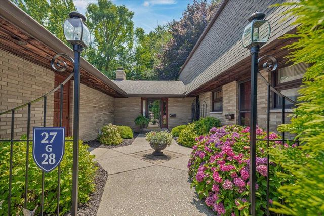 2727 S Lakeshore Drive G27, St. Joseph, MI 49085