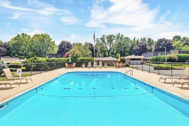 2727 S Lakeshore Drive G27, St. Joseph, MI 49085