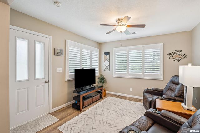 2037 VILLA PINES Circle, Carbon Cliff, IL 61239