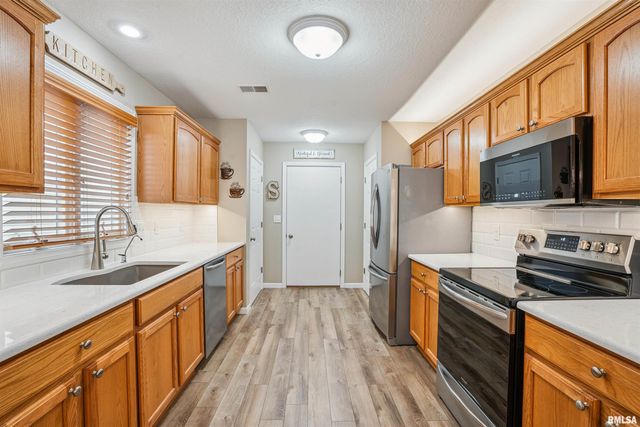 2037 VILLA PINES Circle, Carbon Cliff, IL 61239