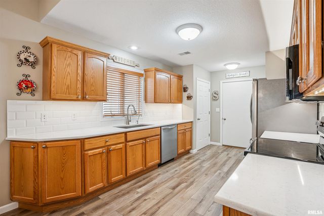 2037 VILLA PINES Circle, Carbon Cliff, IL 61239