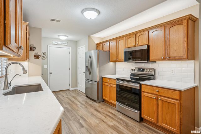 2037 VILLA PINES Circle, Carbon Cliff, IL 61239