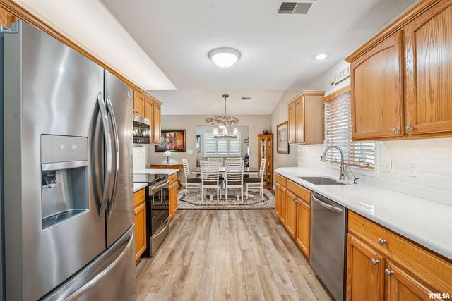 2037 VILLA PINES Circle, Carbon Cliff, IL 61239