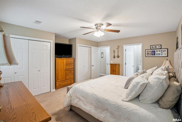 2037 VILLA PINES Circle, Carbon Cliff, IL 61239