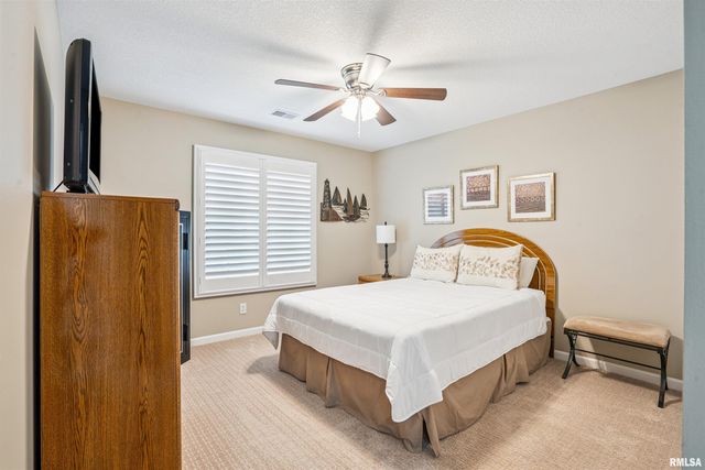 2037 VILLA PINES Circle, Carbon Cliff, IL 61239