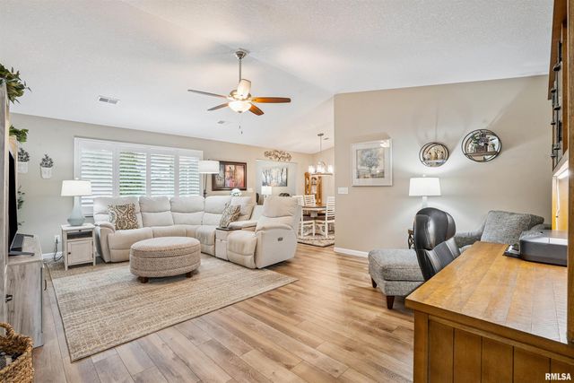 2037 VILLA PINES Circle, Carbon Cliff, IL 61239