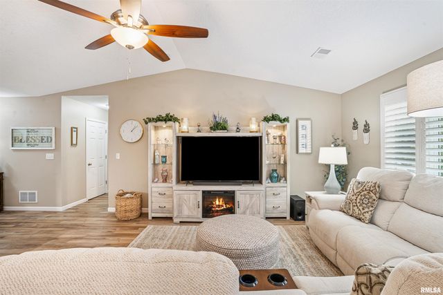 2037 VILLA PINES Circle, Carbon Cliff, IL 61239