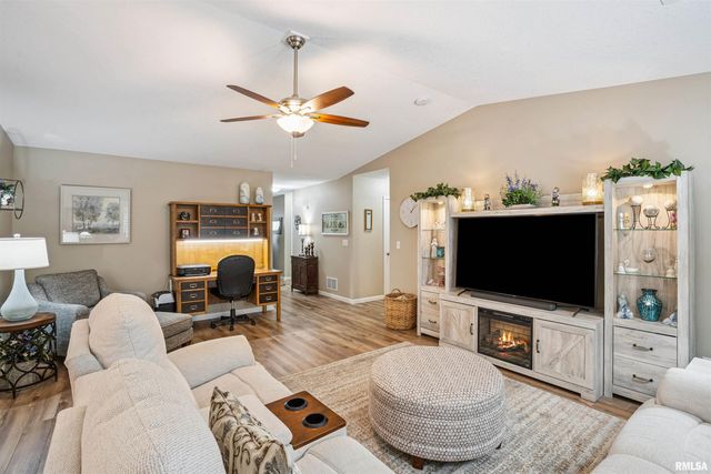 2037 VILLA PINES Circle, Carbon Cliff, IL 61239