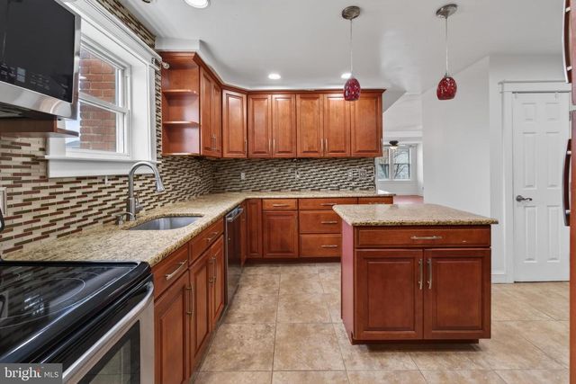 152 E 7TH ST, Burlington, NJ 08016