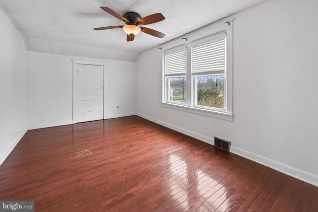 152 E 7TH ST, Burlington, NJ 08016