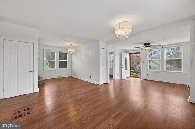 152 E 7TH ST, Burlington, NJ 08016