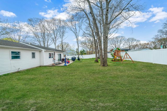 2679 Heather Avenue, Medford, NY 11763