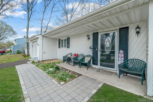 2679 Heather Avenue, Medford, NY 11763