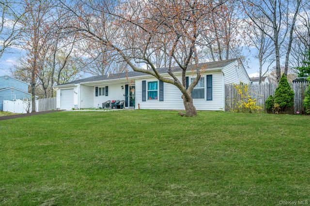 2679 Heather Avenue, Medford, NY 11763