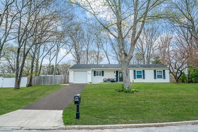 2679 Heather Avenue, Medford, NY 11763