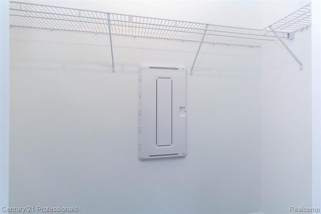 4849 Parkside Lane, Troy, MI 48085