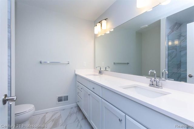 4849 Parkside Lane, Troy, MI 48085