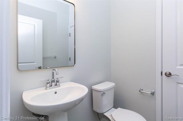 4849 Parkside Lane, Troy, MI 48085