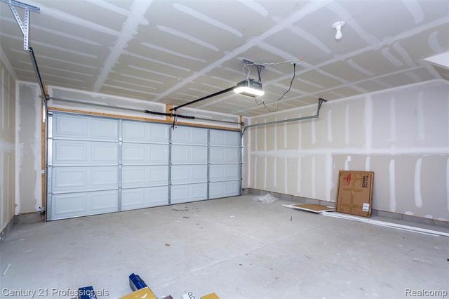 4849 Parkside Lane, Troy, MI 48085