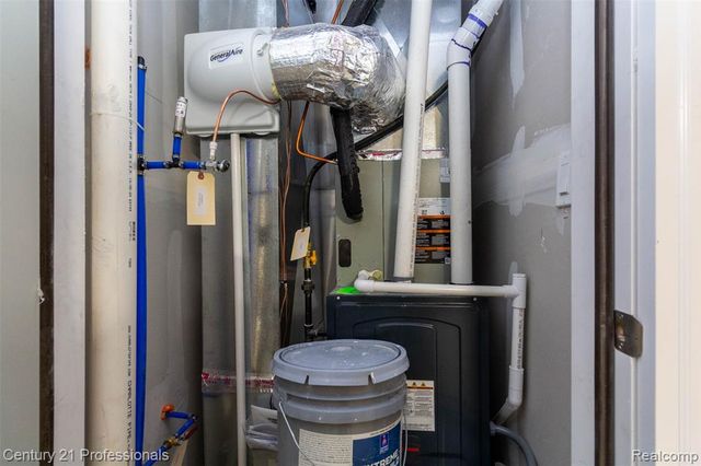 4849 Parkside Lane, Troy, MI 48085